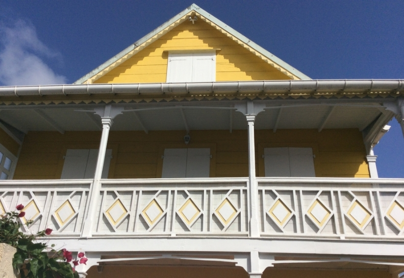 Expos belle maison jaune