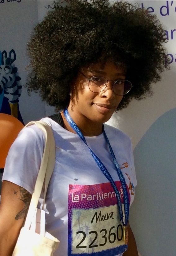 Femme à la Parisienne