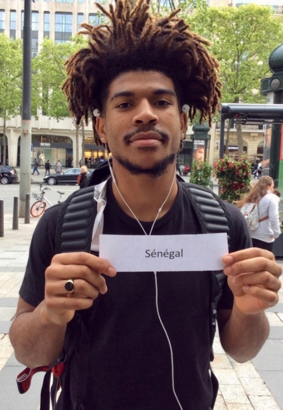 Homme avec des locks