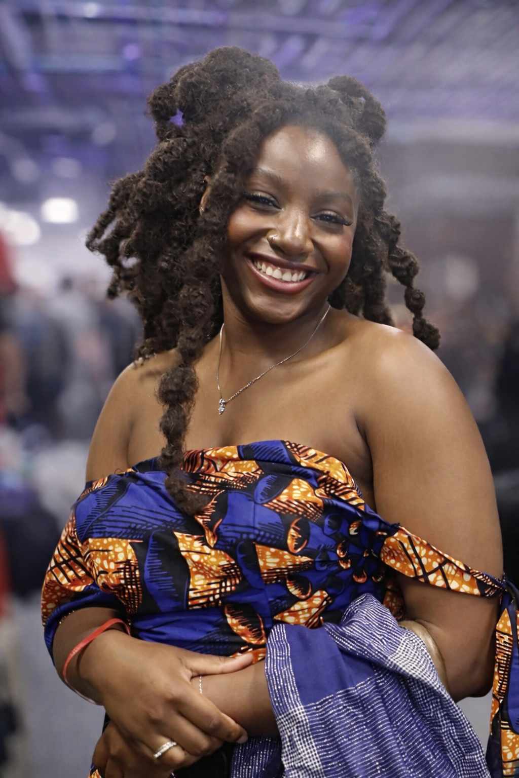 femme en tenue africaine