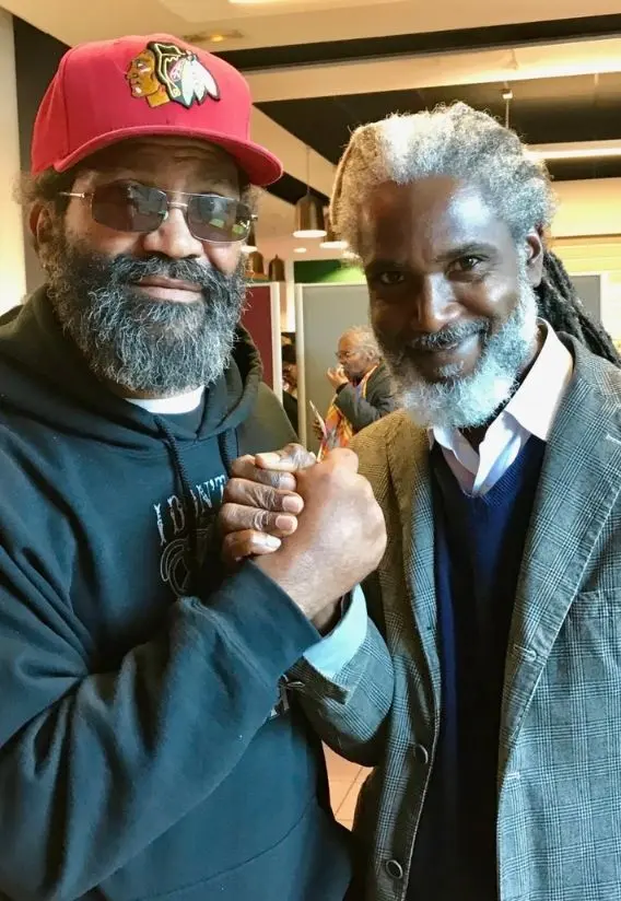 Hommes rastas